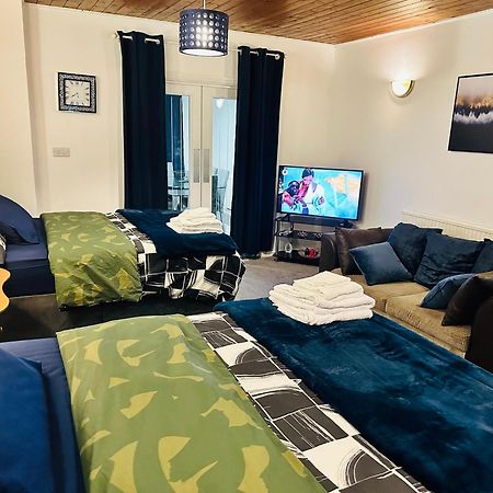 Modern 2 Bedroom Apt Derby City מראה חיצוני תמונה