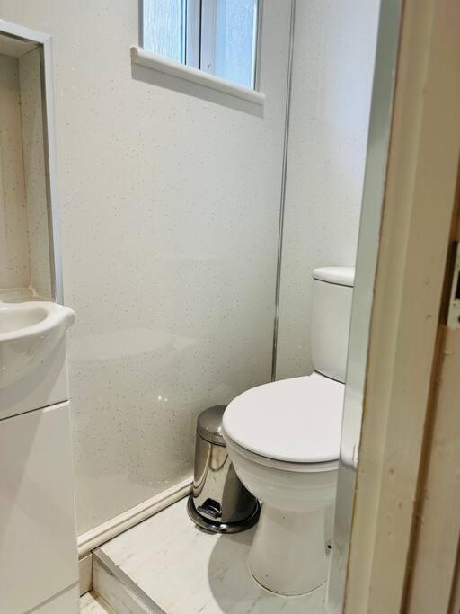 Modern 2 Bedroom Apt Derby City מראה חיצוני תמונה