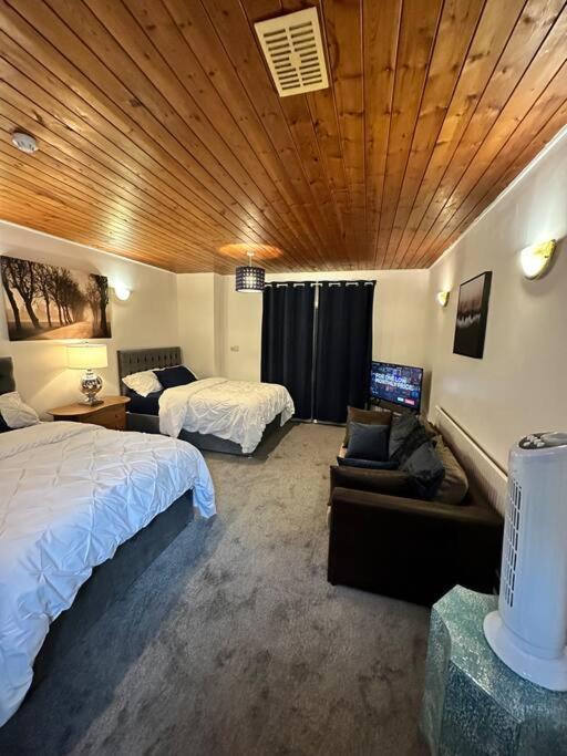 Modern 2 Bedroom Apt Derby City מראה חיצוני תמונה