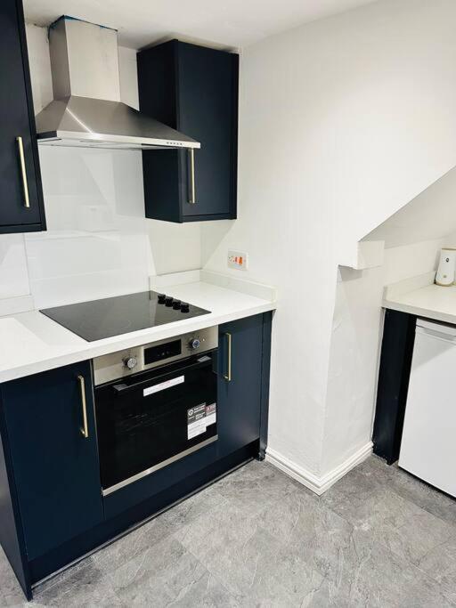 Modern 2 Bedroom Apt Derby City מראה חיצוני תמונה
