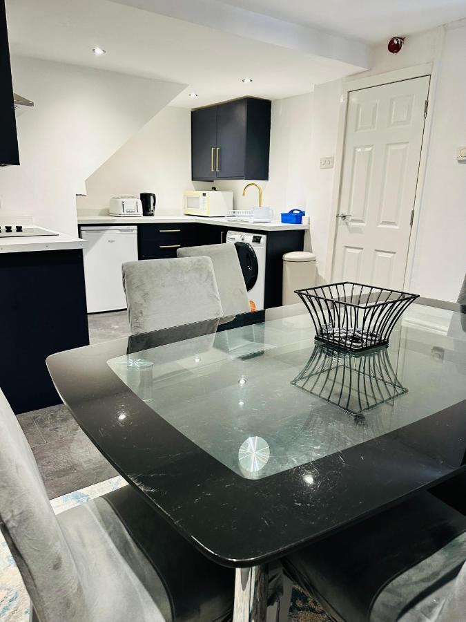 Modern 2 Bedroom Apt Derby City מראה חיצוני תמונה