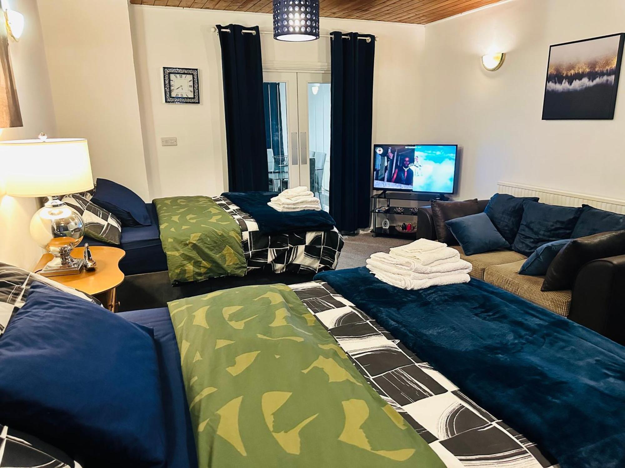 Modern 2 Bedroom Apt Derby City מראה חיצוני תמונה